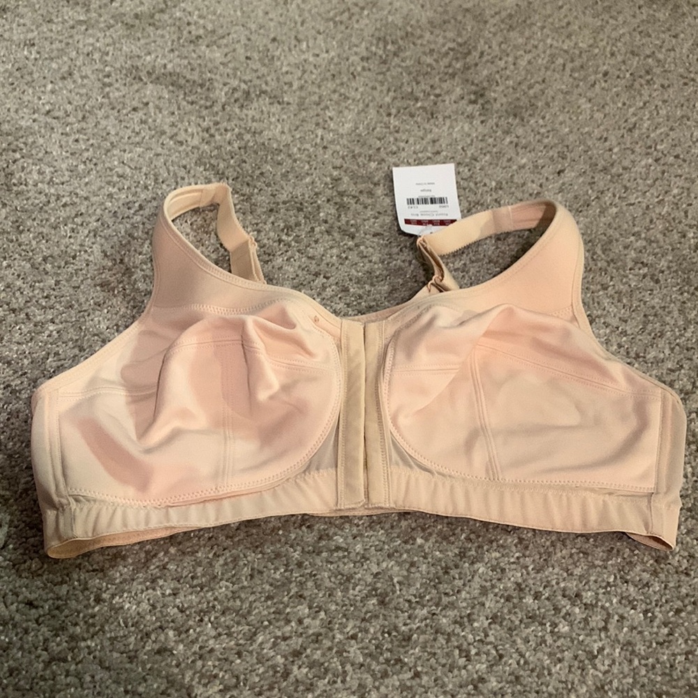 Front close bra with back support